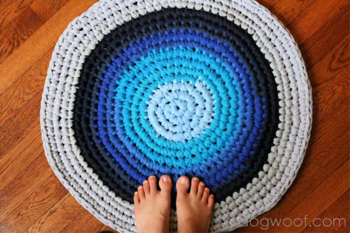 Crochet Rug from Repurposed T shirts