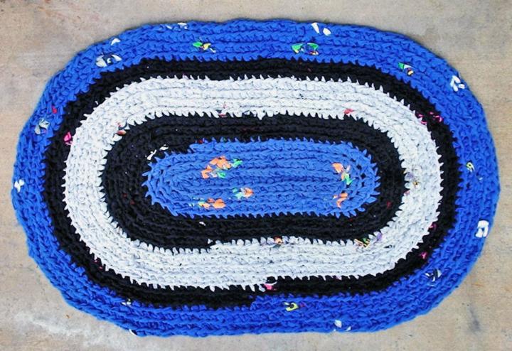Crochet Tarnation Oval Rug