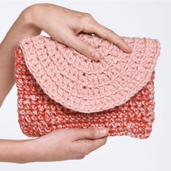 Free Crochet Circle Clutch Pattern