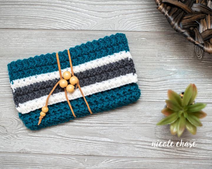 Seek Adventure Clutch Free Crochet Pattern