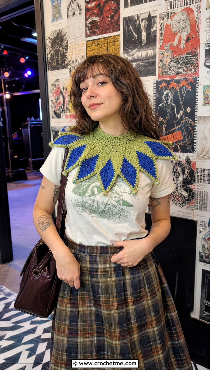 Jester Point Clown Crochet Ruffle Collar With Graphic Tee - 25 Clown Crochet Ruffle Collar outfit ideas