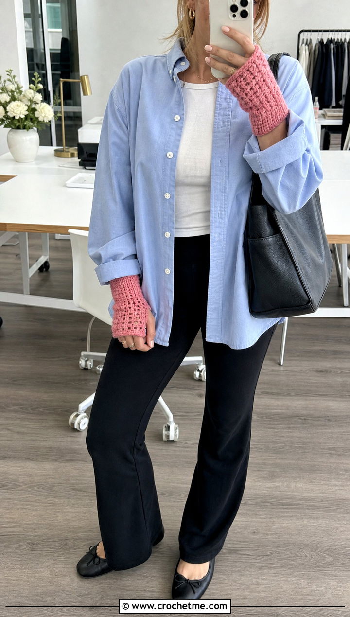 Thumbhole Crochet Wristlets With Oversized Shirt - 30 crochet hand mittens outfit ideas