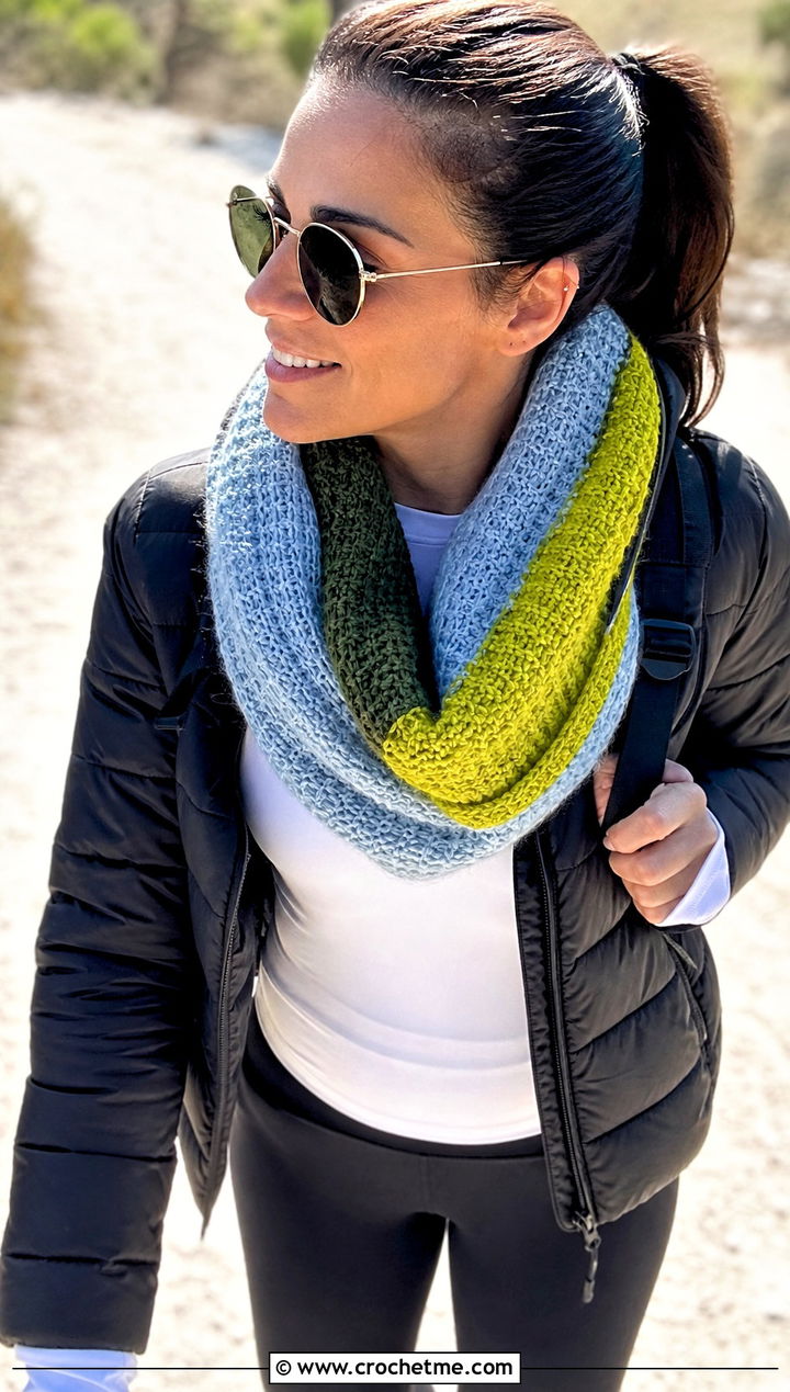 Tunisian Tricolor Cowl With Puffer Jacket And Leggings - 15 Tunisian Crochet Cowl outfit ideas