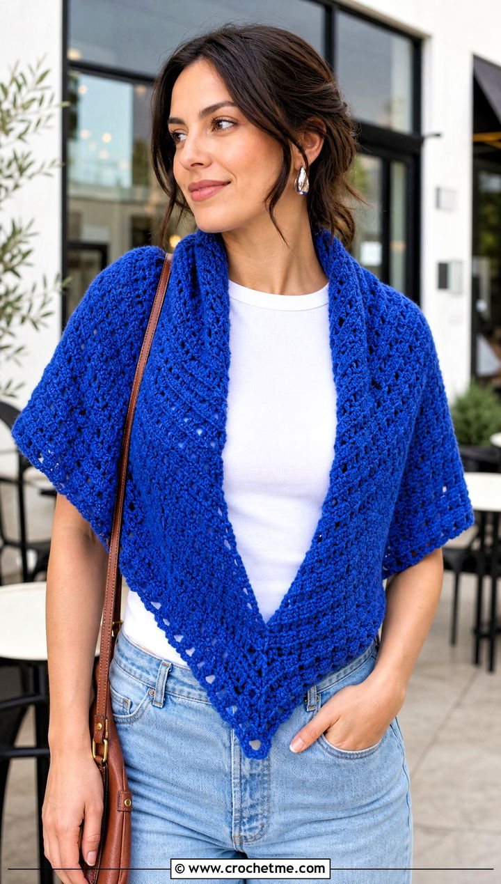 V Shaped Highlander Shawl With Straight Leg Jeans - 20 Crochet Highlander Shawl outfit ideas